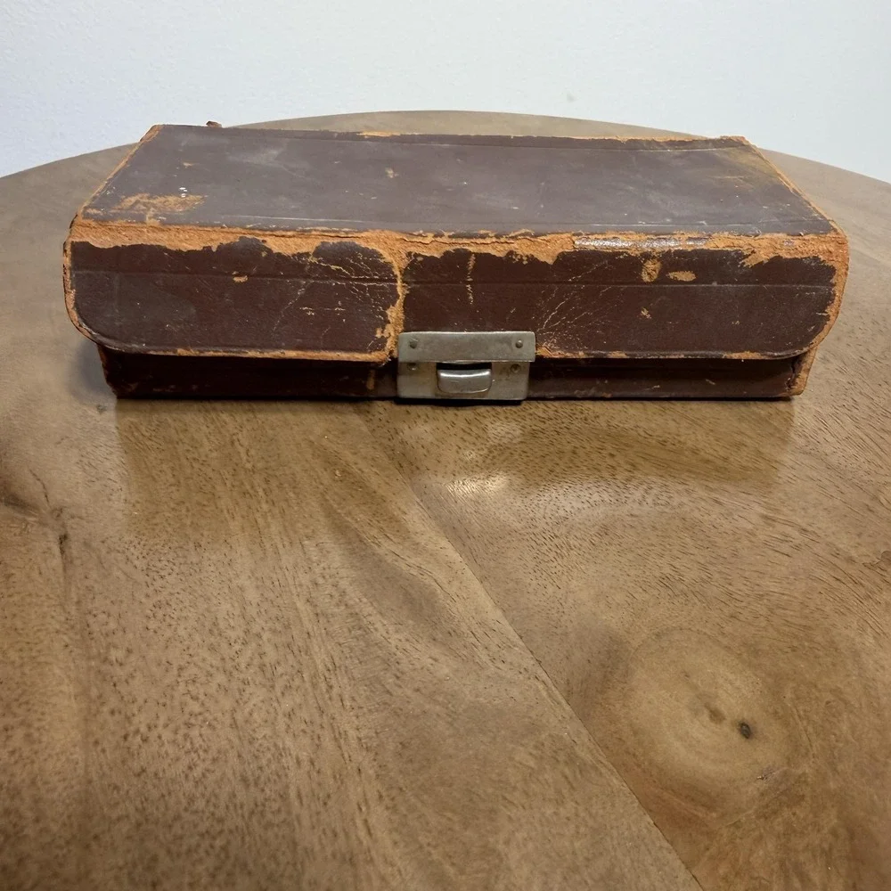 Vintage C.V. Heljestrand Safety Razor Metal Blades Travel Case Eskilstuna Sweden